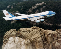 air force one flying over mount rushmore