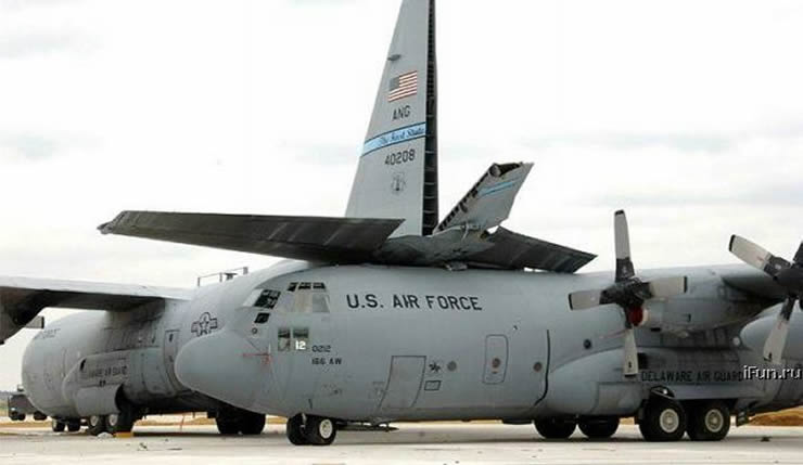 usaf c130 air national guard aircraft collide on runway