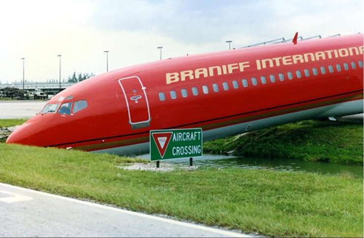 braniff boeing 727 overshoots runway