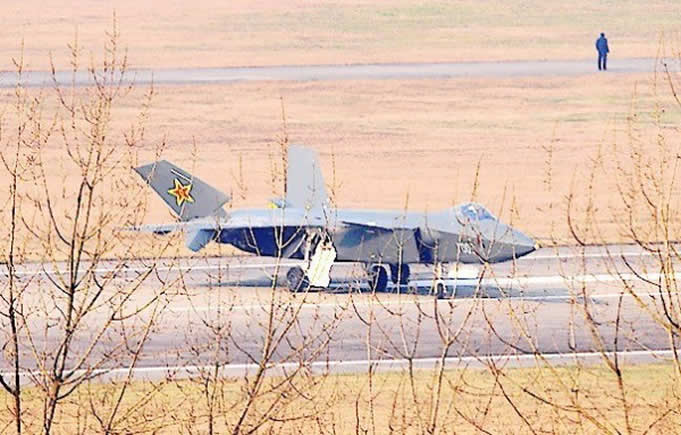 moving rudders on the J-20 stealth