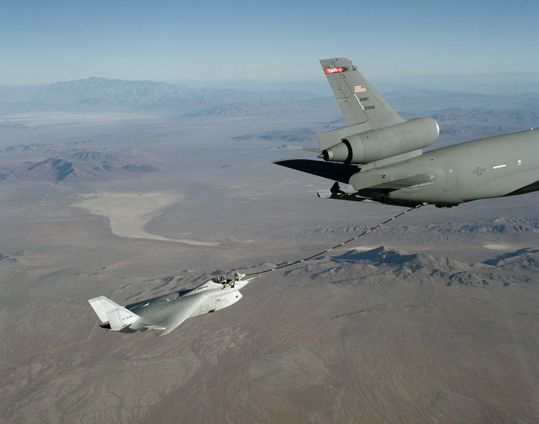 boeing x-32 with kc-10