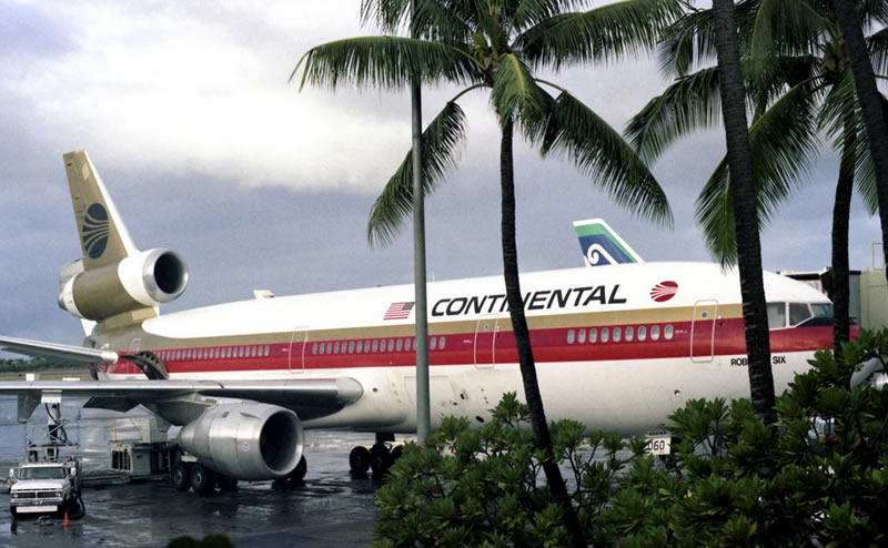 continental airlines dc-10 in hawaii