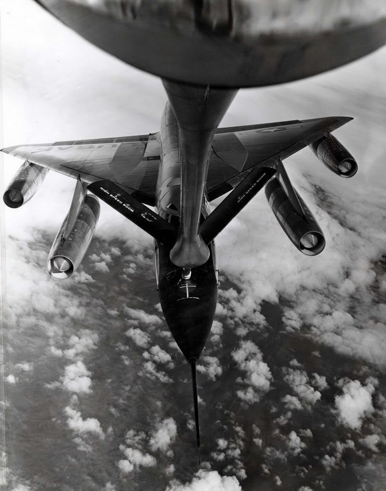convair b-58 bomber aerial refuel photo