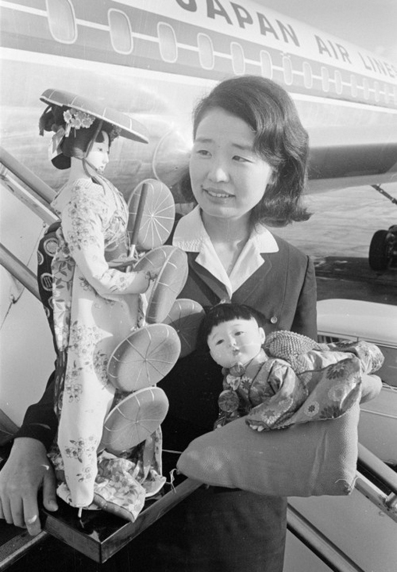 flight attendant japan airlines