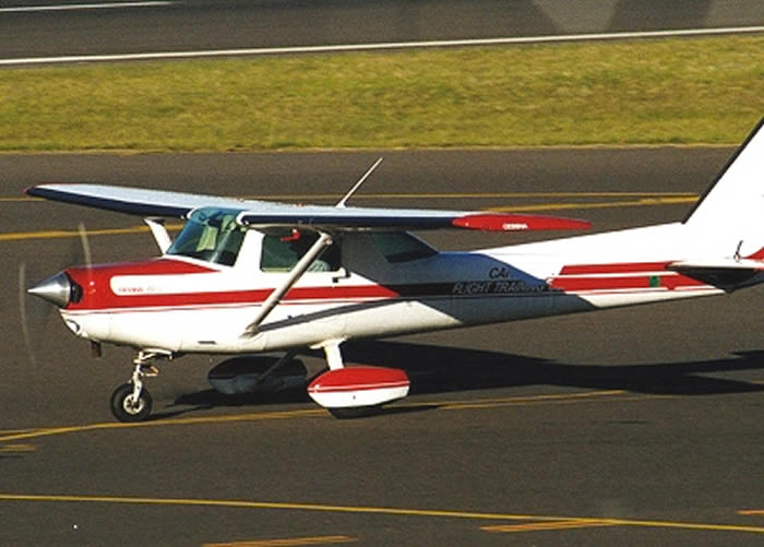 cessna 152 taxiing