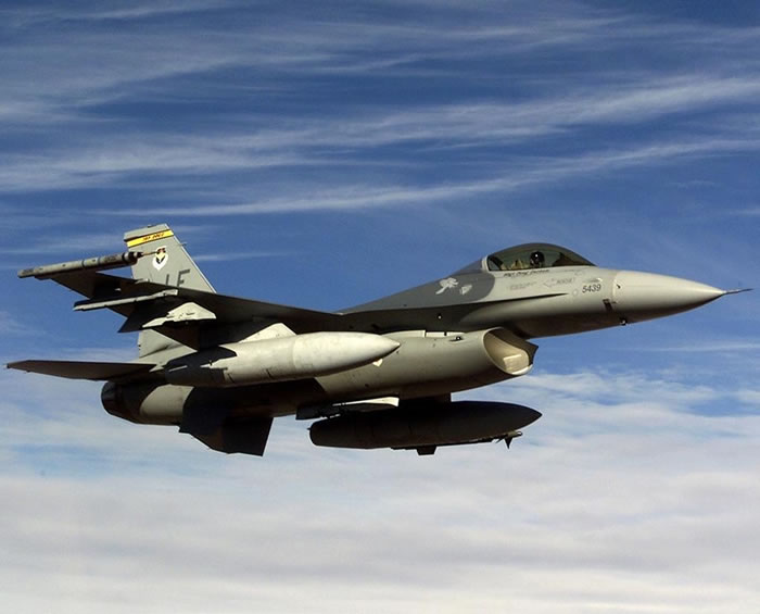 F-16 from Luke AFB - LF Tail