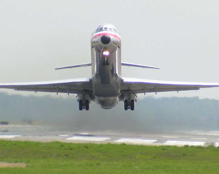 DC-9 Takeoff Photo