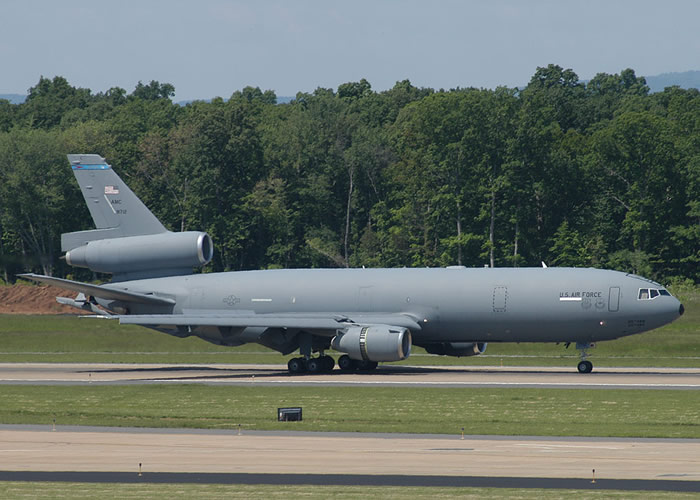 Kc-10 Landing with slats down and engine reverse
