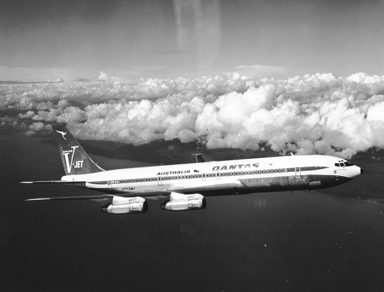 Boeing 707: Qantas Airlines