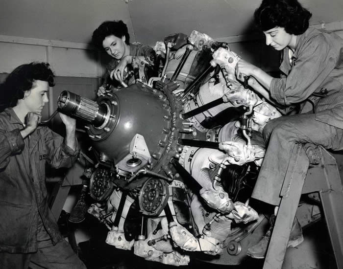 woman in the 1940s working on a wwii aircraft engine