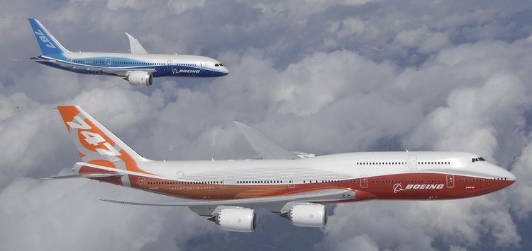 Boeing 787 and Boeing 747-8 In Flight