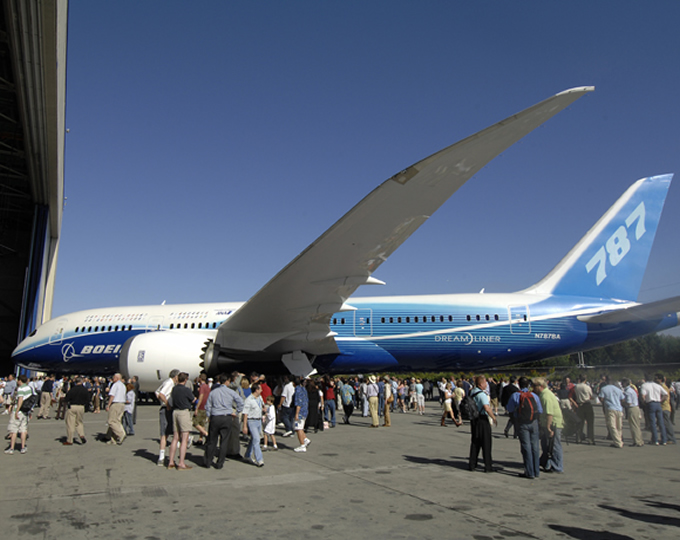 787 dreamliner rollout