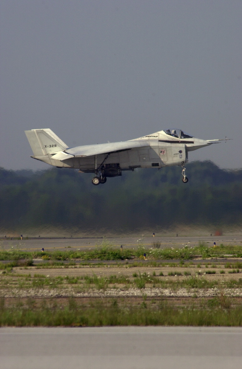 boeing x-32 taking off vertical