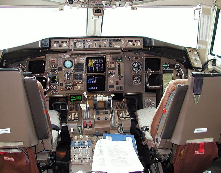 DHL 757 Cockpit Photo