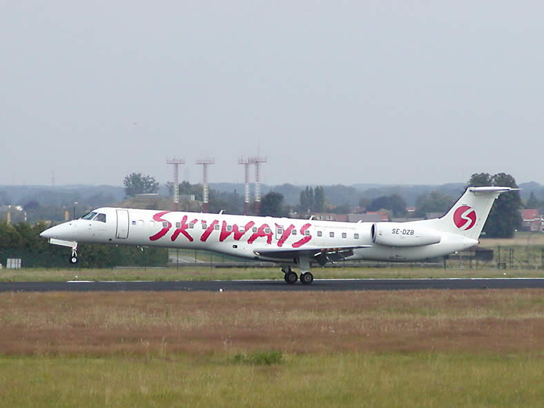 erj-145 jet for skyways airlines