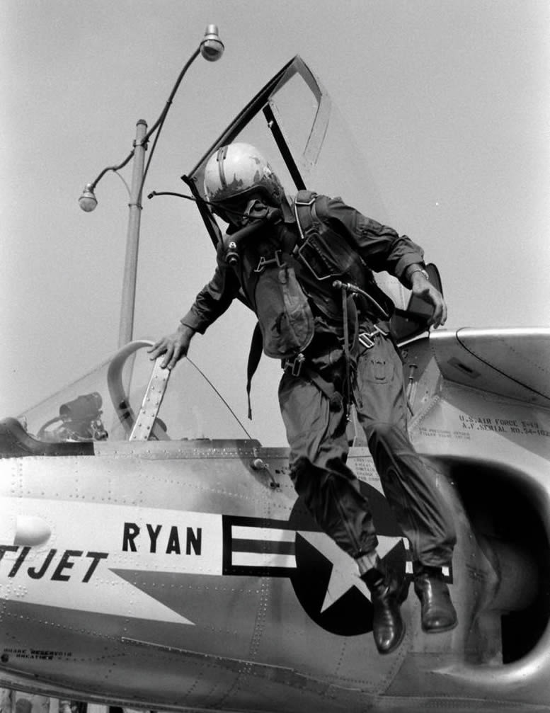 ryan x-13 experimental vertijet 1950s pilot