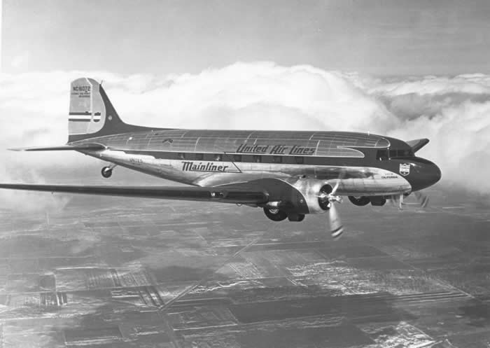 United Airlines Douglas DC-3 Mainliner