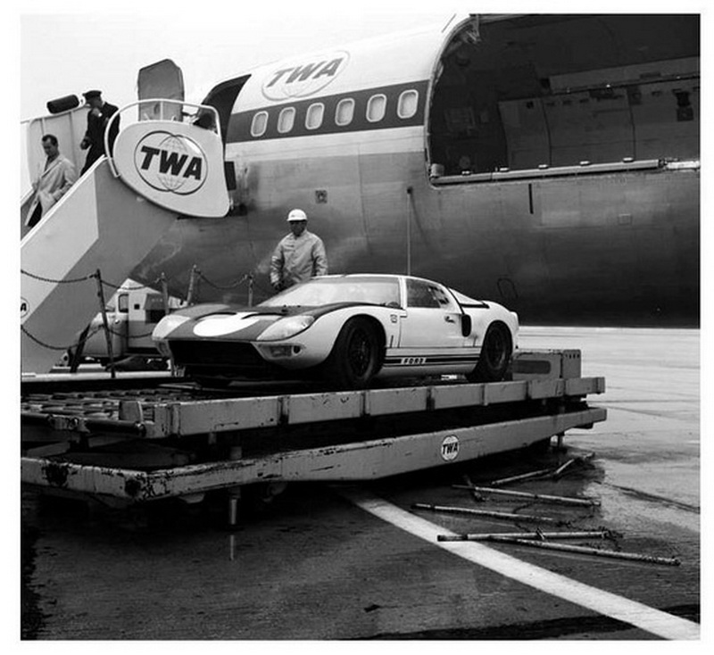 twa airlines boeing 727 unloading a ford gt sports car